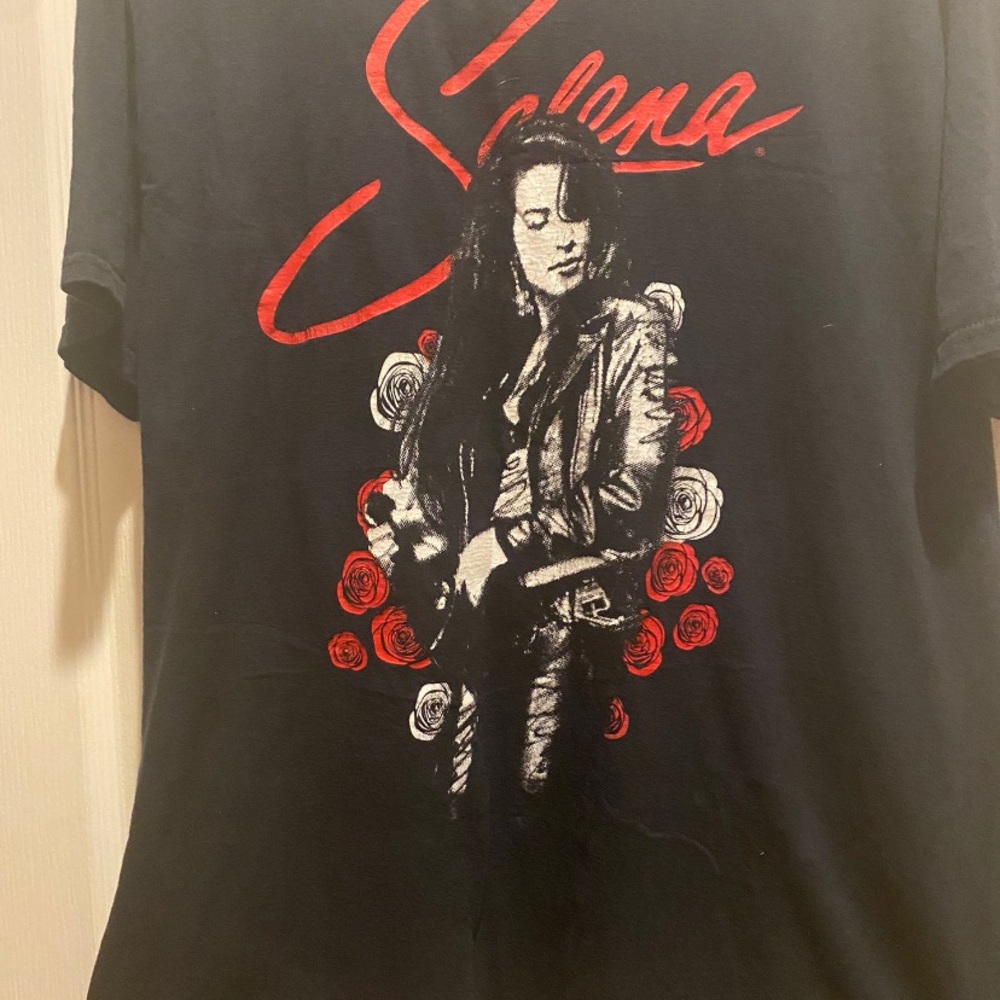 C-Life Selena Signature Black T-Shirt Tee Pre owned